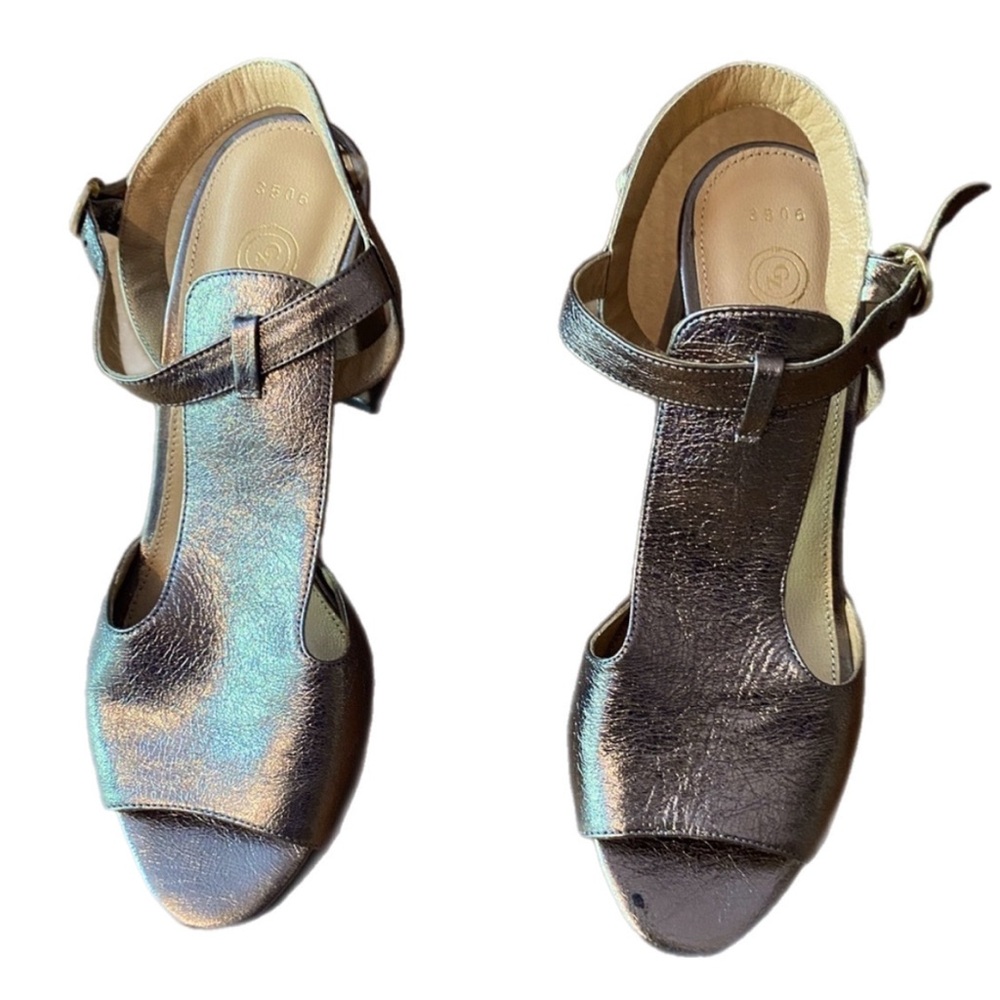 NWOT Gizzelli designed grey shoes size 8.5